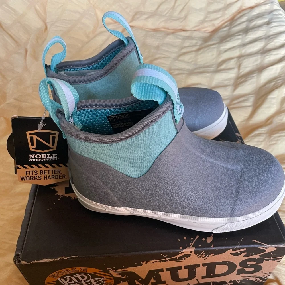 Kids Youth MUDS Skimmer Waterproof Boots! Toddler size 7! NEW! Kid Safe